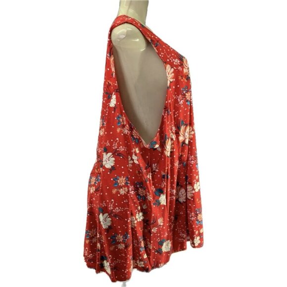 Torrid +5 Red Floral Scoop Neckline Button Down Woven Challis Sleeveless Blouse - Picture 3 of 6